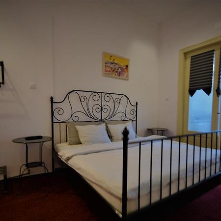 Casa Ado Aparthotel Oradea Bagian luar foto